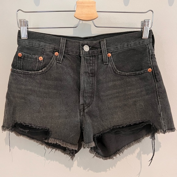 Levi’s size 25 high rise 501 jean shorts - Picture 4 of 6